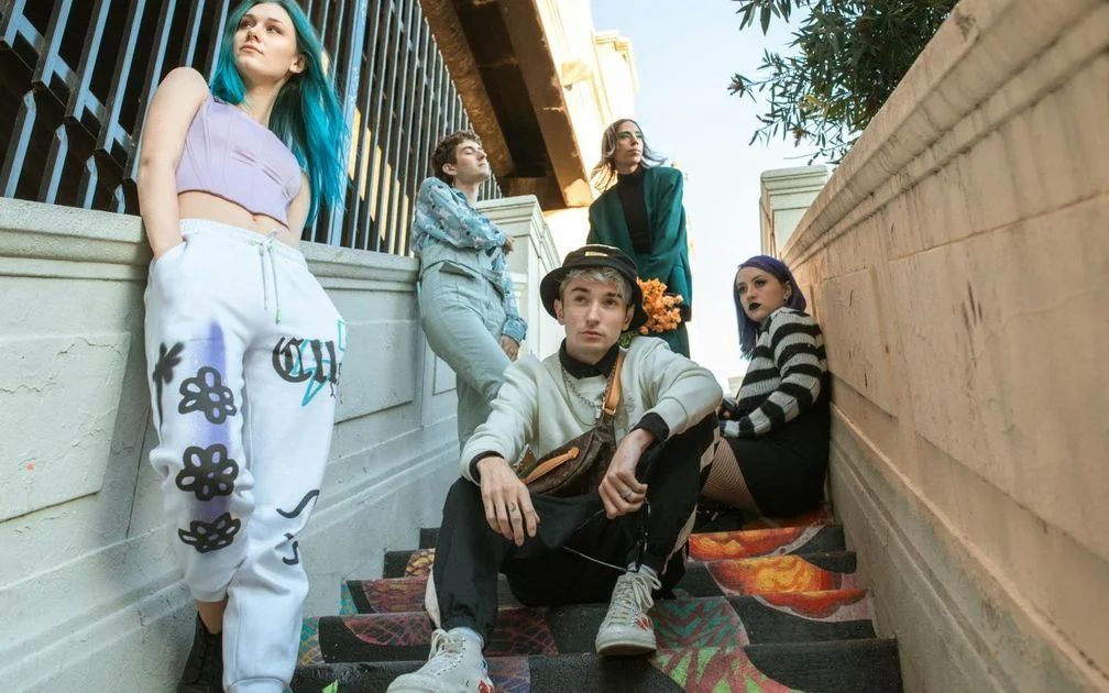 Gen Z model wearing oversized T-shirt showcasing modern street wear style.