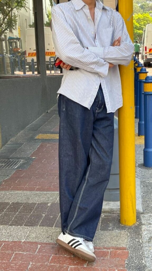 Youth outfit featuring baggy pants and graphic tee inspired by street wear style.