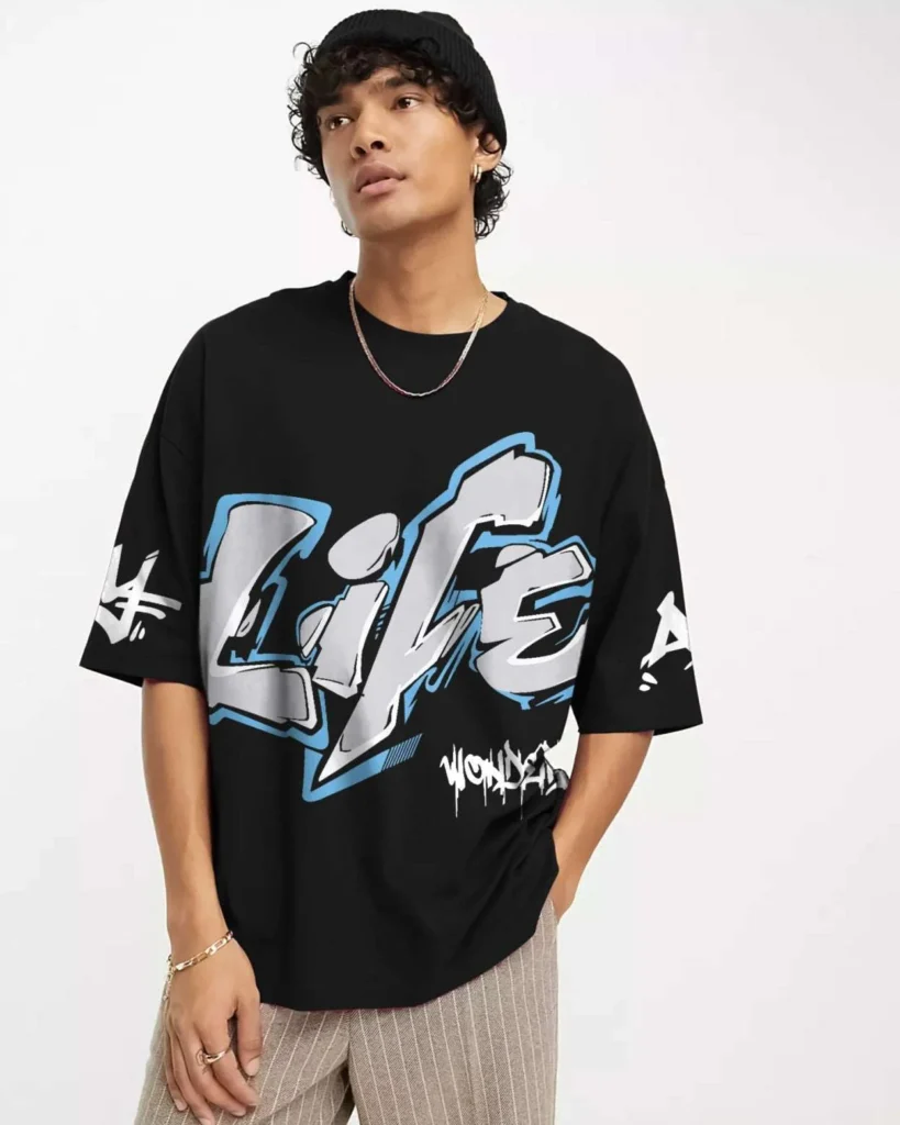 Model wearing an oversized streetwear T-shirt from Orawear.